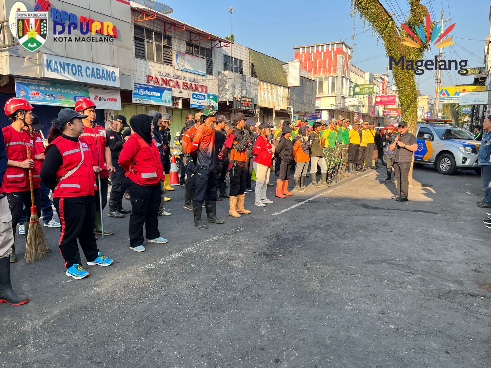 Wujud Ciptakan Lingkungan yang Bersih dan Nyaman, Pemerintah dibantu Oleh Warga Kota Magelang Bergotong-Royong Membersihkan Sungai Manggis 